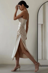 Camisole-Midikleid mit gerüschtem Besatz und hohem Schlitz